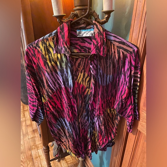 Retro Tiger Print Button-Up Shirt - Picture 4 of 8